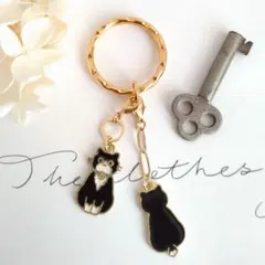 ハチワレ猫ちゃんのキーリング　キーホルダー　チャーム　バッグチャーム