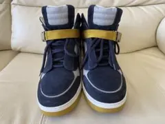 ゴールド スニーカー