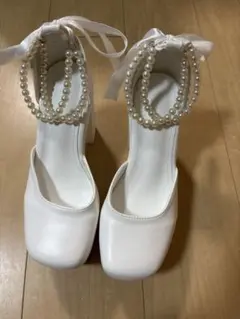 ホワイトプラットフォームヒール パールビーズ付き