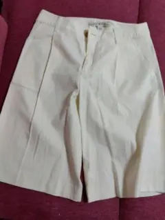 お値下げ　トミーヒルフィガー 　白ショートパンツ