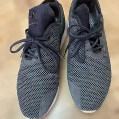 アディダス　スニーカー