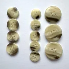 4つ穴ボタン　ベージュ系　マーブル模様