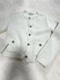 ZARAアイボリー ショートニット ボタン付き肉厚カーディガン
