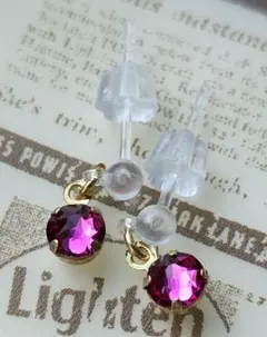 スワロフスキー樹脂ピアス　一粒　金属アレルギー対応　匿名配送