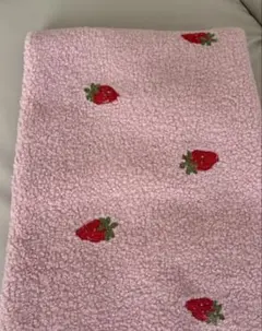 いちご刺繍のピンクボアニット生地　80×50