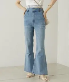 Chico 裾スリットフレアデニムパンツ