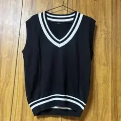ブラック Vネック ニットベスト