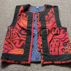 アート風赤黒キルティングベスト