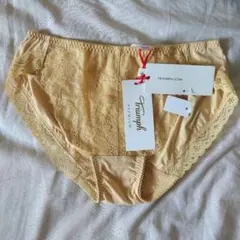 Triumph ベージュショーツ M