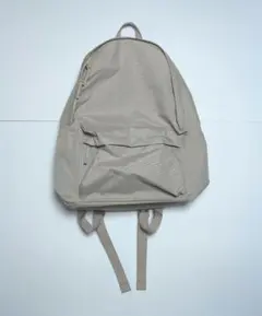 無印良品「肩の負担を軽くする 撥水 リュックサック」ライトベージュ