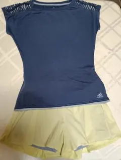 adidas ネイビー シャツMとレモン色スコートM