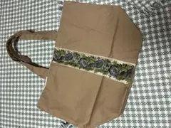 ベージュ刺繍トートバッグ