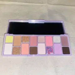 美品✨DIKALU 16色 アイシャドウパレットのサムネイル