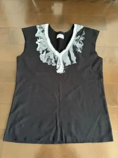 agnès b. フリルプリント　Vネック ノースリーブ