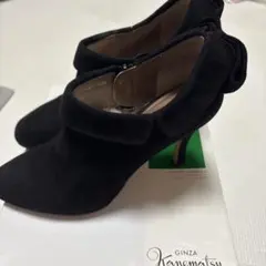 【超美品】銀座かねまつ　ブラックスエードブーティ 23.5cm リボン付き