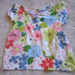 花柄のトップス