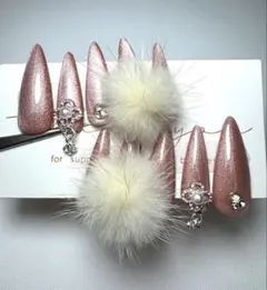 ピンク スパイク型 ネイルチップ マグネットネイル　モコモコネイル　揺れるパーツ