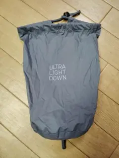 ユニクロ　ULTRA LIGHT DOWN 巾着袋 ブルーグレー　収納袋