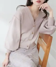 ベージュ Vネック カーディガン