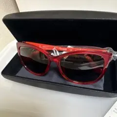 Calvin Klein サングラス レッド系　ケース付きのサムネイル