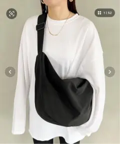 ブラック ショルダーバッグ 大容量　A4サイズ収納可