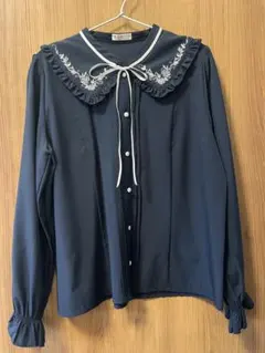 axes femme ネイビー フリル襟ブラウス