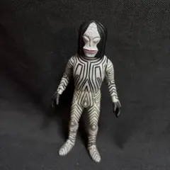 ダダ 1992 日本製 ウルトラマンシリーズ 怪獣 背面塗装あり - メルカリ