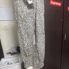 ヒョウ柄ストレートデニムのサムネイル