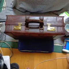 Cavaletデンマーク製アタッシュケース鞄フェイクレザー茶ビジネス紳士 