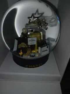 シャネル　スノードーム