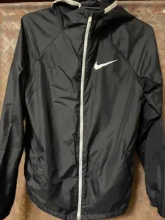 NIKE ウインドブレーカー　SからMくらい