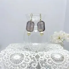 くすみグレー×パールの揺れるピアス｜大人上品