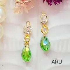 No.97★綺麗☆グリーン☆こぶり☆ビジュー☆カットガラス☆ピアス☆イヤリング