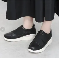 UGG「LIBU (リブ)」ボリュームソール スリッポン ブラック★のサムネイル