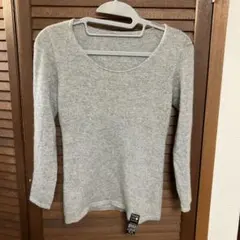 カシミヤとシルクの贅沢なセーター