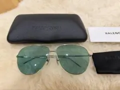 BALENCIAGA バレンシアガ　ロゴ　サングラス　ディアドロップのサムネイル
