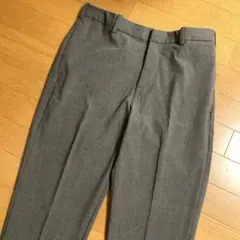 UNIQLO メンズグレー スラックス パンツSサイズ