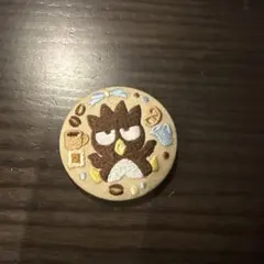 サンリオ　刺繍缶バッジ　バツ丸