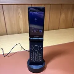 docomo ガラケー SH-07F 充電器・スタンド付き【中古】のサムネイル