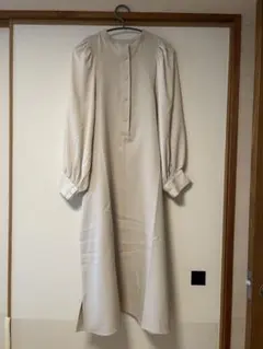 Moredde ロングシャツワンピース ベージュ