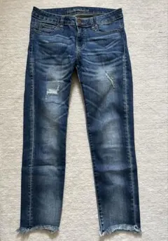 ダメージジーンズ