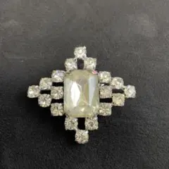 【16】クリアカラーのクリスタルブローチ　小さめ　レトロ　ヴィンテージ