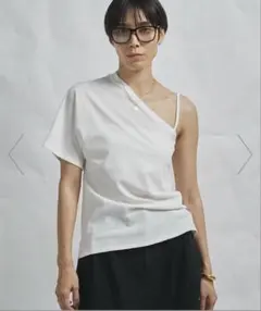 ミースロエ サテン切り替えカットソートップス ホワイト 半袖Tシャツ