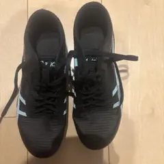 ASICS スパイクシューズ ブラック/ライトブルー