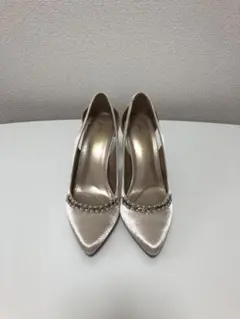 ビジューパンプス