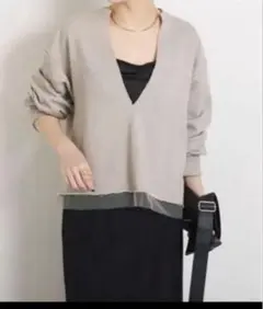 COLLAGE GALLAGALANTE 深Vネックスウェット　タグ付き