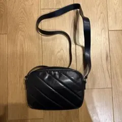 A.P.C. ブラックレザーショルダーバッグ