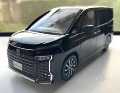 【非売品　破損箇所有り】トヨタ ヴォクシー　1/30サイズカラーサンプルミニカーのサムネイル