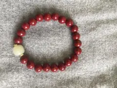 赤いビーズブレスレット