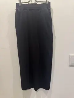 リブ編みスリット入り黒タイトスカート